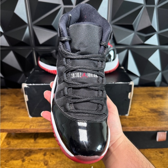 Jordan 11 Bred (2012) 7M/8.5W - Picture 4 of 8